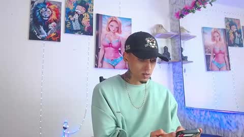 Snapshot of liiaam_lee_ chatting on September 26, 11:35 pm Daniel online show from September 26, 11:35 pm