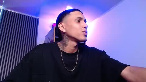 Snapshot of liiaam_lee_ chatting on March 7, 4:33 pm Daniel online show from March 7, 4:33 pm