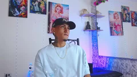 Snapshot of liiaam_lee_ chatting on September 30, 3:55 pm Daniel online show from September 30, 3:55 pm