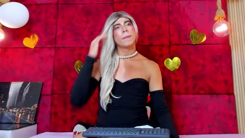 liiacollins online show from December 21, 12:39 am