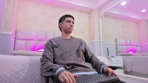 L I I A M online show from March 1, 4:37 am