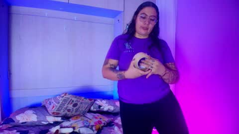 Snapshot of liiavega chatting on February 24, 11:43 am online show from February 24, 11:43 am