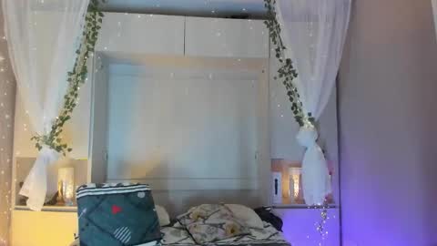         online show from December 18, 12:00 pm