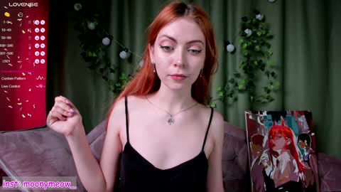 Snapshot of lika_moon chatting on February 8, 5:08 am Lika online show from February 8, 5:08 am