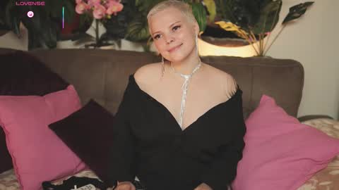 likaaberry online show from October 23, 4:47 am