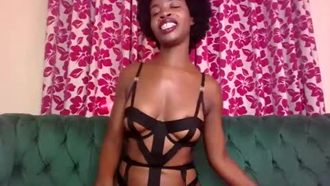 Snapshot of lil_paula chatting on January 22, 7:25 am serenity online show from January 22, 7:25 am