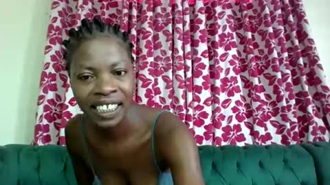 Snapshot of lil_paula chatting on February 6, 5:14 am serenity online show from February 6, 5:14 am
