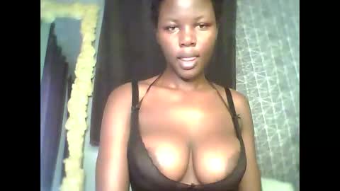 Snapshot of lil_shwaty chatting on December 5, 4:04 am brinna online show from December 5, 4:04 am