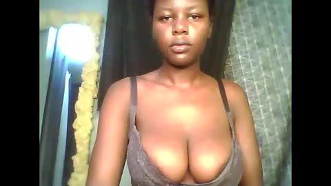 Snapshot of lil_shwaty chatting on December 2, 12:45 am brinna online show from December 2, 12:45 am