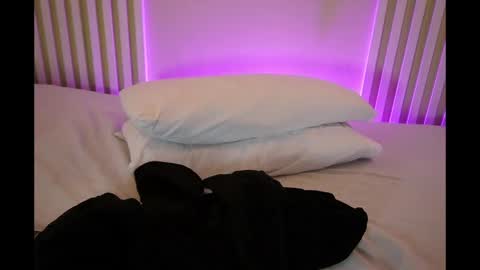 L I L A   online show from April 6, 1:03 am