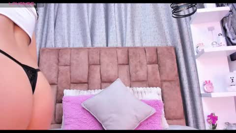 Snapshot of lila_noa chatting on February 16, 3:26 am lila noa online show from February 16, 3:26 am