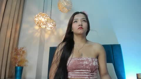 Lila Ross online show from May 27, 11:51 am