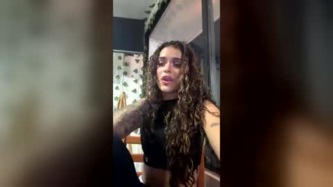lili_evanss online show from June 26, 11:43 pm