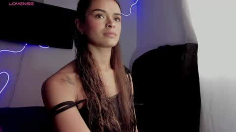 lili_evanss online show from June 15, 7:39 pm