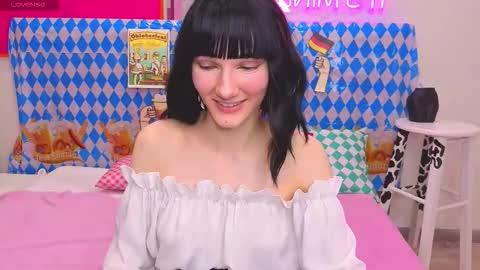 Snapshot of lili_flowerr chatting on October 2, 10:25 am Lilli follow me kiss online show from October 2, 10:25 am
