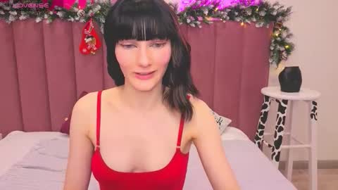 Lilli  follow me kiss online show from December 5, 11:30 am