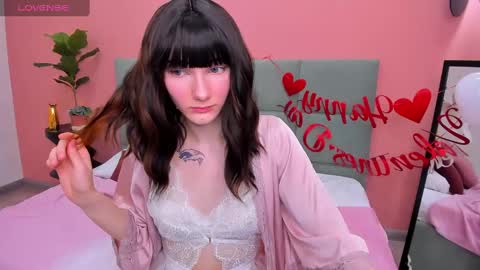 Snapshot of lili_flowerr chatting on February 14, 9:03 am Lilli follow me kiss online show from February 14, 9:03 am