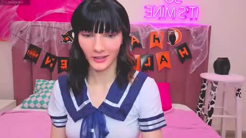 Snapshot of lili_flowerr chatting on October 23, 11:34 am Lilli follow me kiss online show from October 23, 11:34 am