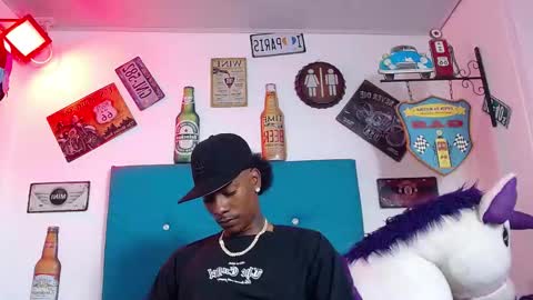 lili_roussi online show from December 17, 11:00 pm