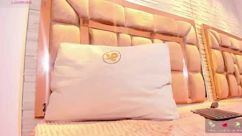 LILIAN  online show from December 5, 8:28 pm