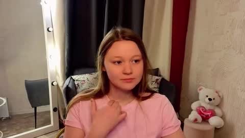 Lilian online show from February 7, 4:26 am