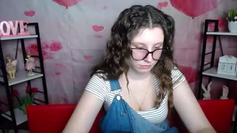 lilianashine online show from February 24, 7:00 am