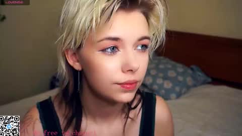 Lilian online show from October 25, 7:08 am