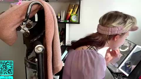 Lilian online show from March 17, 7:02 am