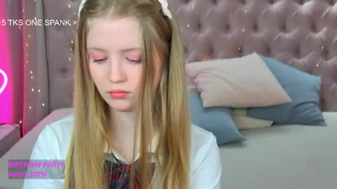 Lilian online show from April 12, 12:42 pm