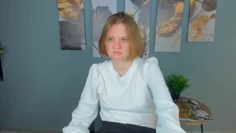 hi guys Im new here Im 18 years oldIve never had sex online show from January 11, 1:28 pm