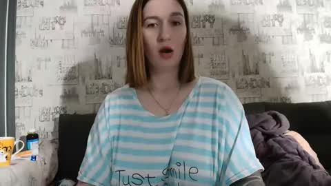 liliawoolf online show from September 19, 6:33 pm