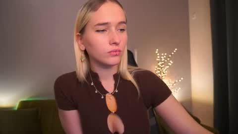 Snapshot of lilielfie chatting on October 15, 2:29 pm lilielfie online show from October 15, 2:29 pm