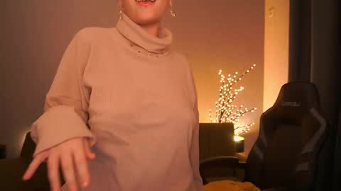 Snapshot of lilielfie chatting on October 12, 3:59 pm lilielfie online show from October 12, 3:59 pm