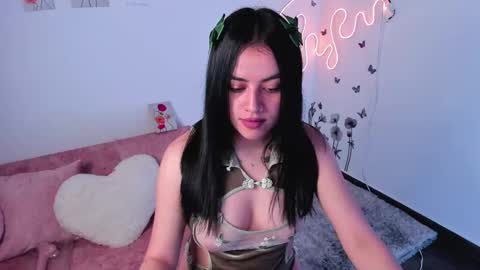 Snapshot of lilielou_ chatting on September 18, 9:52 pm Lilie online show from September 18, 9:52 pm
