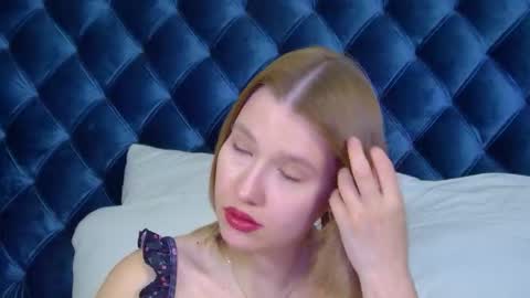Snapshot of lililinn chatting on October 13, 6:15 am LiliLinn online show from October 13, 6:15 am