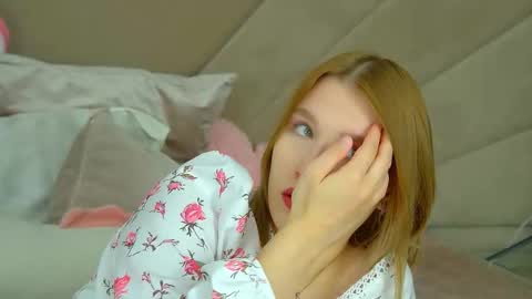 Snapshot of lililinn chatting on September 17, 4:49 am LiliLinn online show from September 17, 4:49 am