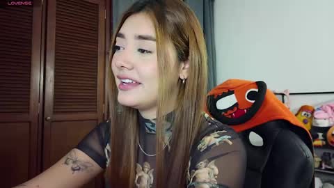 Snapshot of lilith_cruzz chatting on October 21, 4:39 am Lilith online show from October 21, 4:39 am