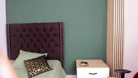 lilith_daviss online show from March 17, 12:21 pm