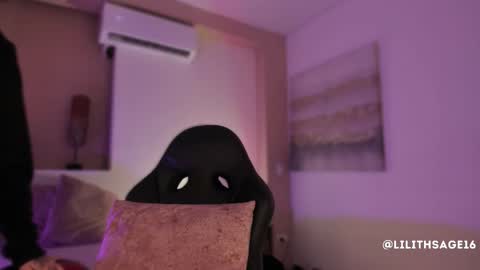 lilith_sage_ online show from November 14, 12:40 pm