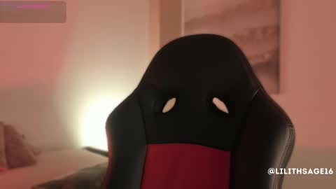 lilith_sage_ online show from November 22, 11:41 am