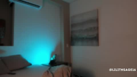 lilith_sage_ online show from October 28, 12:50 pm