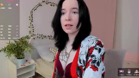 Snapshot of lilithlunna chatting on October 19, 10:14 pm Lilith online show from October 19, 10:14 pm