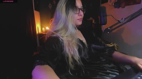 Snapshot of lilithmystic01 chatting on February 5, 1:54 pm lilithmystic01 online show from February 5, 1:54 pm