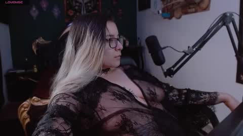 Snapshot of lilithmystic01 chatting on March 3, 3:32 pm lilithmystic01 online show from March 3, 3:32 pm