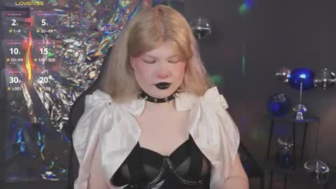 LilithNelson online show from April 16, 4:45 am