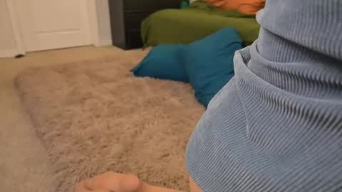 L online show from February 23, 4:02 pm