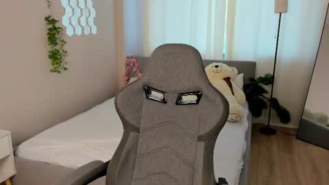  Lili Tiny  GMT2 3-10AM  MonTueWedThuSat online show from August 9, 3:16 am