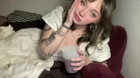 lilldaddysgirl online show from January 8, 2:06 am