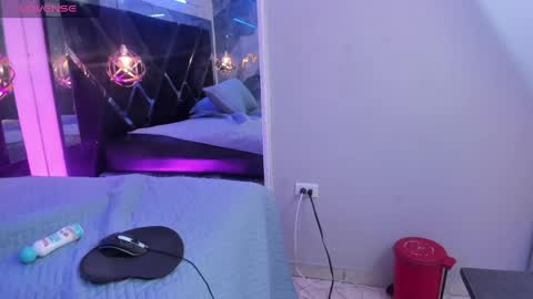 lill_kims online show from May 11, 4:04 pm