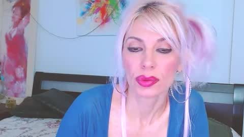 Lara online show from March 7, 7:38 pm